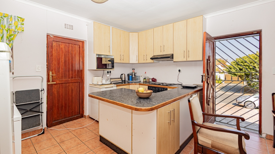3 Bedroom Property for Sale in Loucharmante Western Cape